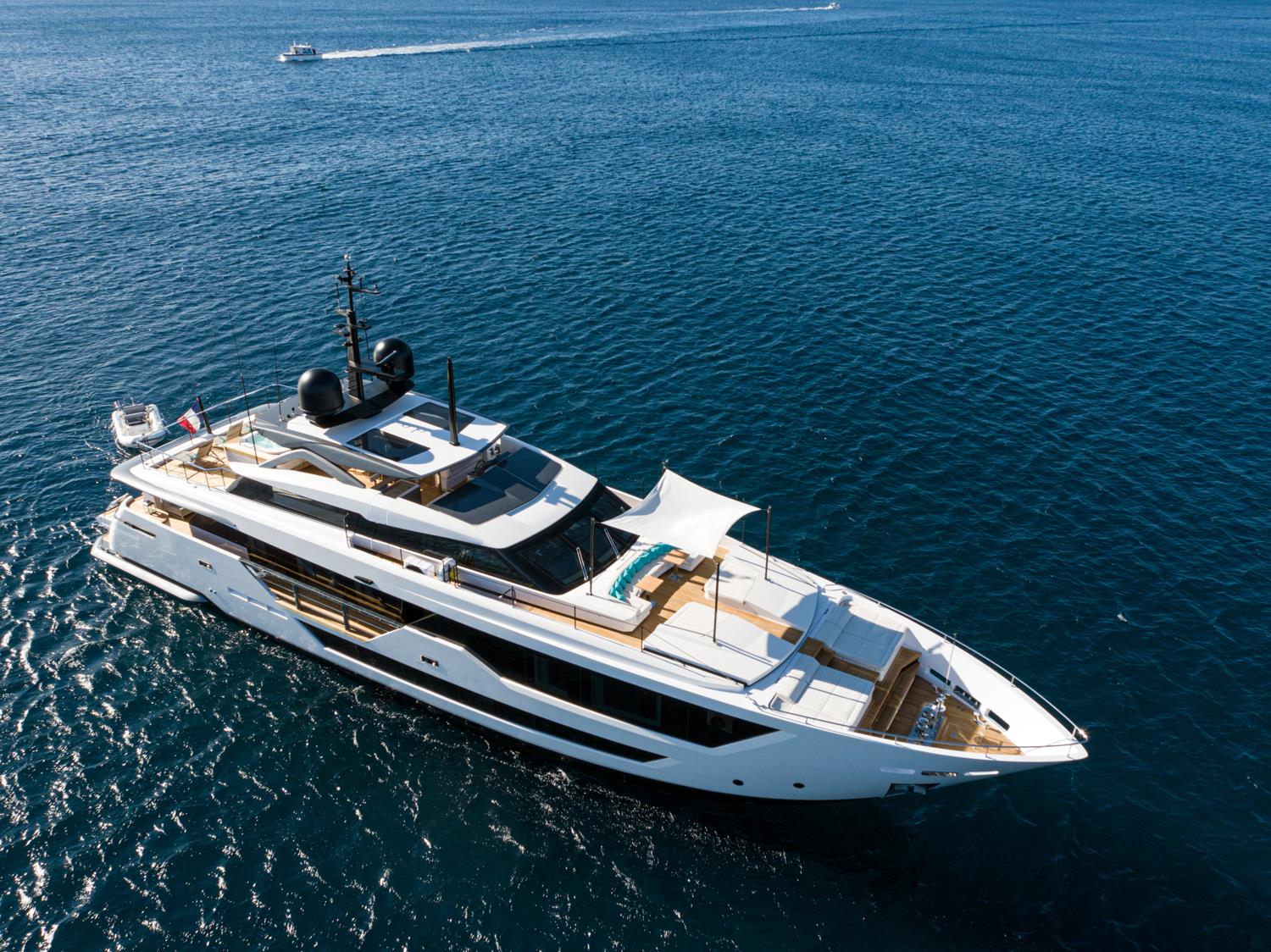 2020 CUSTOM LINE 106 